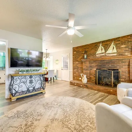 Charming Jonesville Home With Grill - Near Wineries!